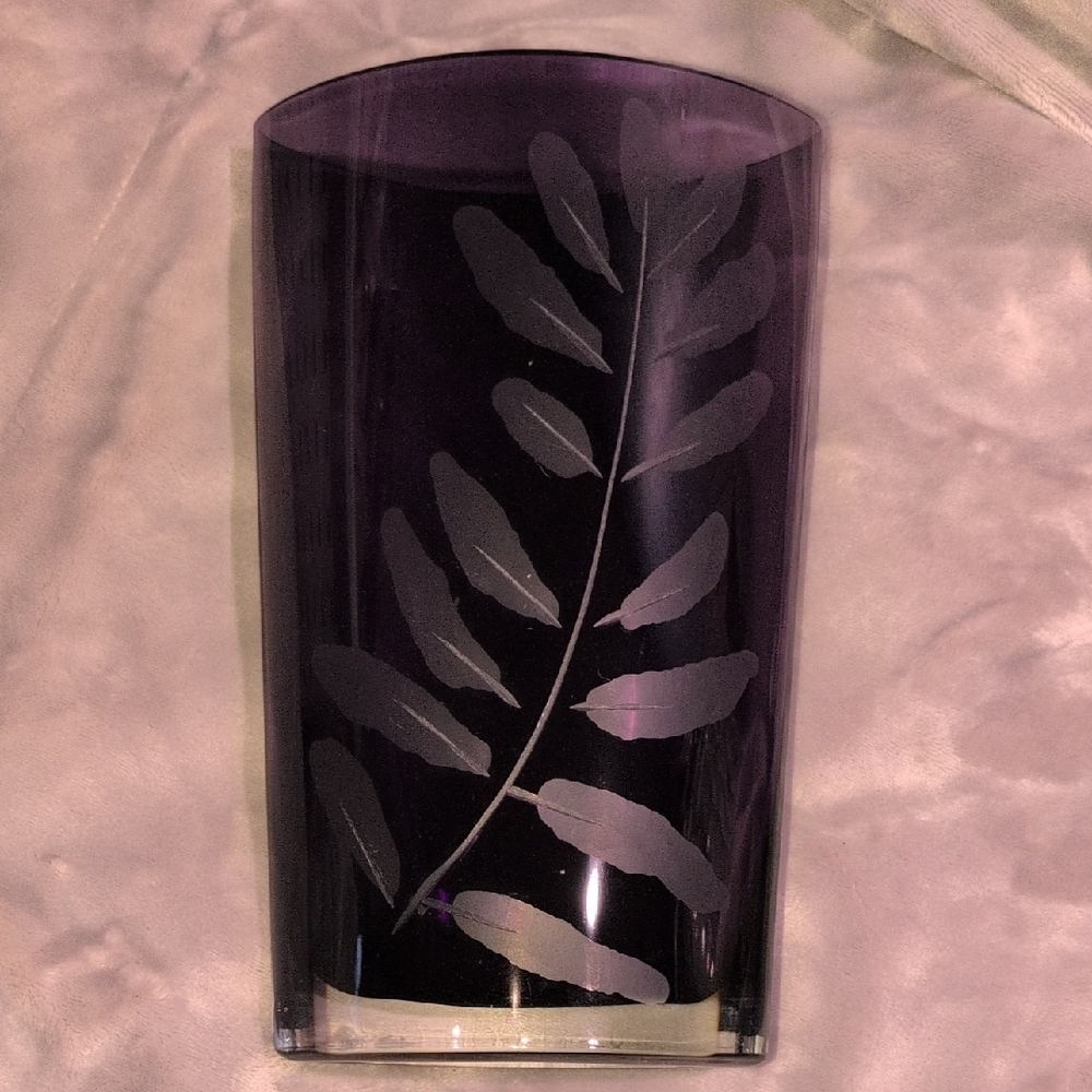 Stylish Purple Leaf Design Vase